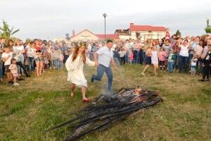 Горохівський міський голова Віктор Годик перестрибнув через вогнище (Фоторепортаж)