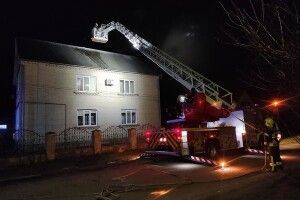 У Луцьку вночі у будинку горів димар