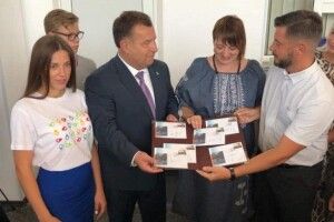 Україна чекає на Вас: в Одесі погасили конверт, присвячений бранцям, заручникам і політв’язням