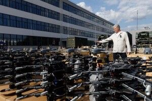 Порошенко передав дрони в бригади ЗСУ і закликав монобільшість перервати свої канікули