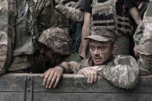 Чорні від втоми й бруду: показали українських військових, які тримали Сіверськодонецьк