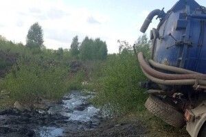 На Волині чоловік із вантажної цистерни таємно зливав нечистоти у кількох місцях