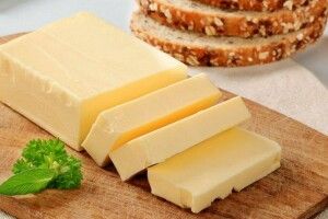 Як відрізнити справжнє вершкове масло від підробки
