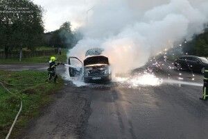 У Луцькому районі рятувальники вранці гасили автівку