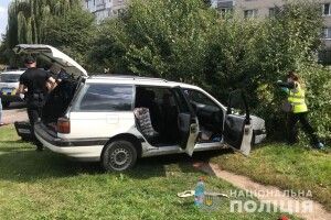 Під Луцьком чоловік та жінка зарізали чоловіка, а потім пограбували та вкрали автомобіль (Фото)