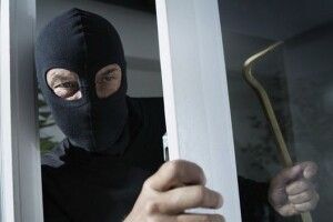 Пильна рівнянка допомогла спецпризначенцям злапати квартирного злодія