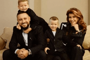 Відомий співак з Луцька довів соцмережу до сліз особистим відео з сином (Відео)