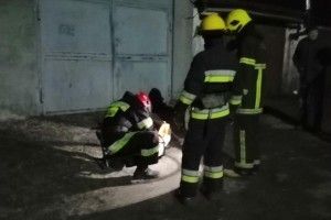 На Волині рятувальники змушені були розрізати «болгаркою» металеві двері, щоб дістати… «мертвого» чоловіка