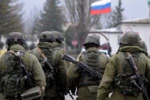 На російських полігонах військові масово покидають польові табори