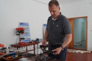У місті на Волині розпочали виготовляти дрони для захисників