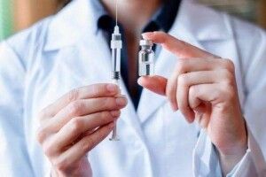 Вакцинуватися від коронавірусу треба буде щороку, – глава Pfizer 