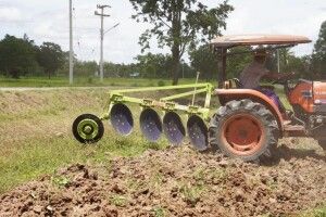 Дискова борона чи класичний плуг: що обрати для передпосівного обробітку ґрунту