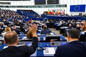 Європарламент переконливою більшістю ухвалив Резолюцію по Україні
