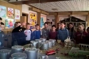 Школярам розповіли про загрози «червоного півня»