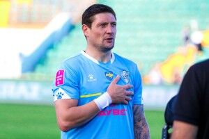 Селезньов вибачився за показаний уболівальникам непристойний жест: каже, що не втримався, бо ті обзивали його – щирого патріота неньки-України – образливим словом «сепаратист»