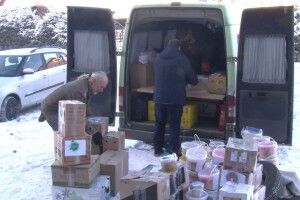 Лучани накришили 20 відер олів’є і наліпили 43 відра вареників для воїнів на Сході (Фото)