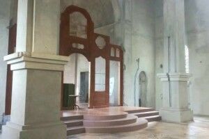 На Львівщині священник УПЦ МП залишив у церкві «голі» стіни, коли громада перейшла у ПЦУ (Фото)