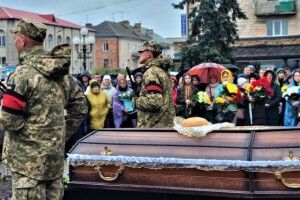 «Лише 39... Але як багато справ у цих літах»: на Волині попрощалися з воїном, який віддав життя Україну (Фото)