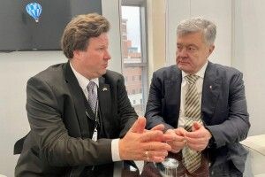 Порошенко в Британії закликав дати більше зброї і попросив особливої допомоги Лондона на шляху України до НАТО