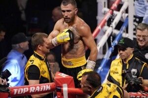 Ломаченко відмовився від бою за звання абсолютного чемпіона світу та залишиться захищати Україну