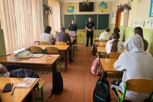 Чому до ліцею на Волині приїжджали поліцейські (Фото) 