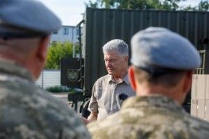 18 мільйонів для ССО – Порошенко передав рекордну партію допомоги сірим вовкам