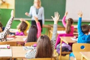 Рівненські школярі сьогодні навчатимуться вдома