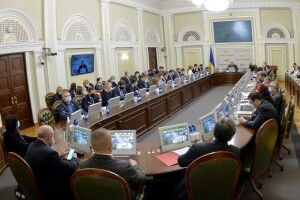 Порошенко закликав створити у парламенті антикризовий штаб у форматі Тимчасової спеціальної комісії