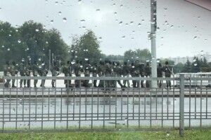 Лукашенко обгородився металевою огорожею та водометами (Фото, відео)