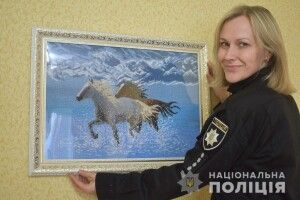 Капітанка поліції успадкувала від бабусі талант вишивальниці (Фото)