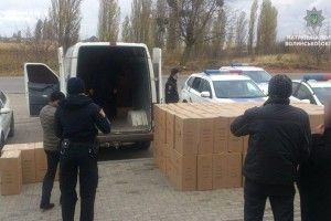 Луцькі патрульні затримали правоохоронця з тисячами безакцизних цигарок