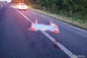 На Рівненщині автівка збила чоловіка, що лежав на проїжджій частині – хто він