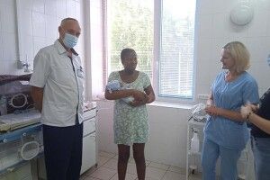 Студентка з Нігерії стала мамою у Луцькому пологовому
