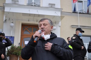 Богдан Шиба вийшов з лучанами на мітинг проти «коронавірусного» блоку в пологовому (Фото)