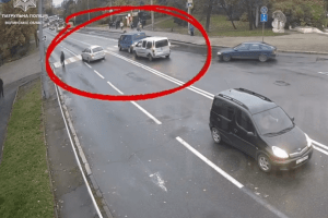 У Луцьку покарали водія, який перетнув подвійну суцільну та виїхав на «зустрічну» (Відео)