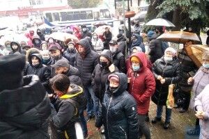 У місті на Волині працівники ринку вийшли на протест (Фото)
