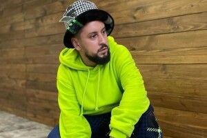 Монатік написав зворушливі вірші про мир в Україні. Українською (Відео)