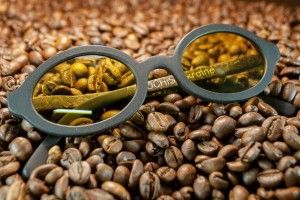 Українська компанія створила екологічні окуляри з кави та льону