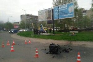Двигун – за десять метрів від машини, п’яний водій – живий