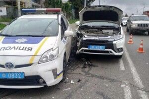 У Києві сталася ДТП за участю двох автівок патрульної поліції