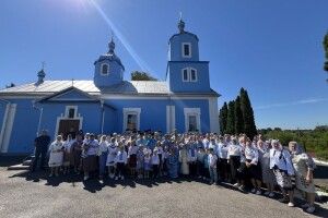 Волинський архієрей відвідав парафію, яка возз’єдналась із ПЦУ 