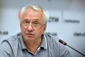 Олексій Кучеренко з «Батьківщини» закликав не зносити пам’ятники Жукову, бо він – як Колумб