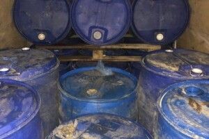 Поблизу Луцька затримали бус із 26 бочками спирту