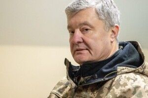 Порошенко про відбудову економіки під час війни: в одній руці меч, в іншій – плуг