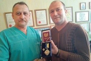 Нагородили  лікаря, який першим на Волині пішов у Добровольчий шпиталь
