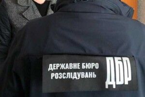 Львівських правоохоронців підозрюють у перевезенні за кордон масштабної партії «мороженої бузини» (Відео)