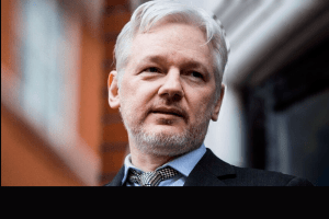 Просидів за гратами 1901 день: засновника WikiLeaks Джуліана Ассанжа звільнили з в'язниці