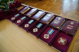 У місті на Волині родичам полеглих Захисників вручили посмертні нагороди