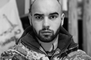 Матері українського ЛГБТ-військового погрожували спалити дім через активістську діяльність сина
