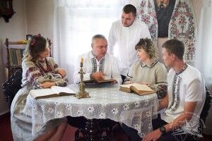 Як українські військові вишиванки приміряли
